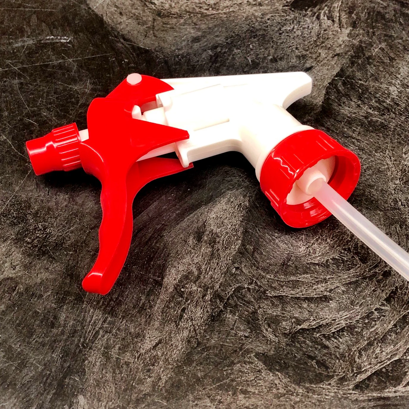 RED/WHITE TRIGGER SPRAYER WITH 9